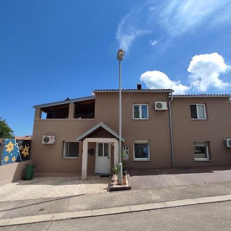 Apartmani Amans Pola Esterno foto