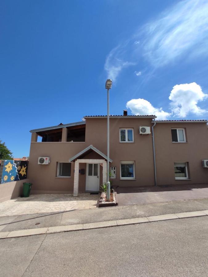 Apartmani Amans Pola Esterno foto