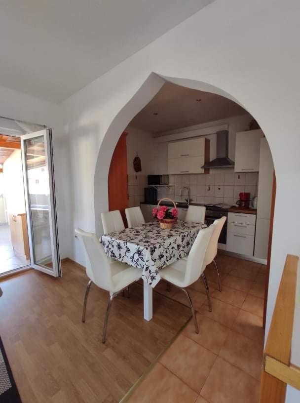 Apartmani Amans Pola Esterno foto