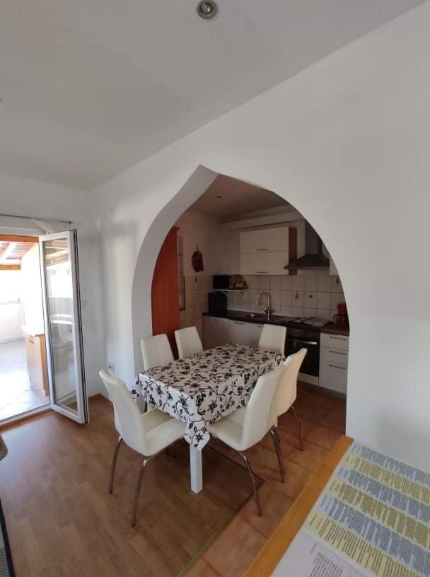 Apartmani Amans Pola Esterno foto