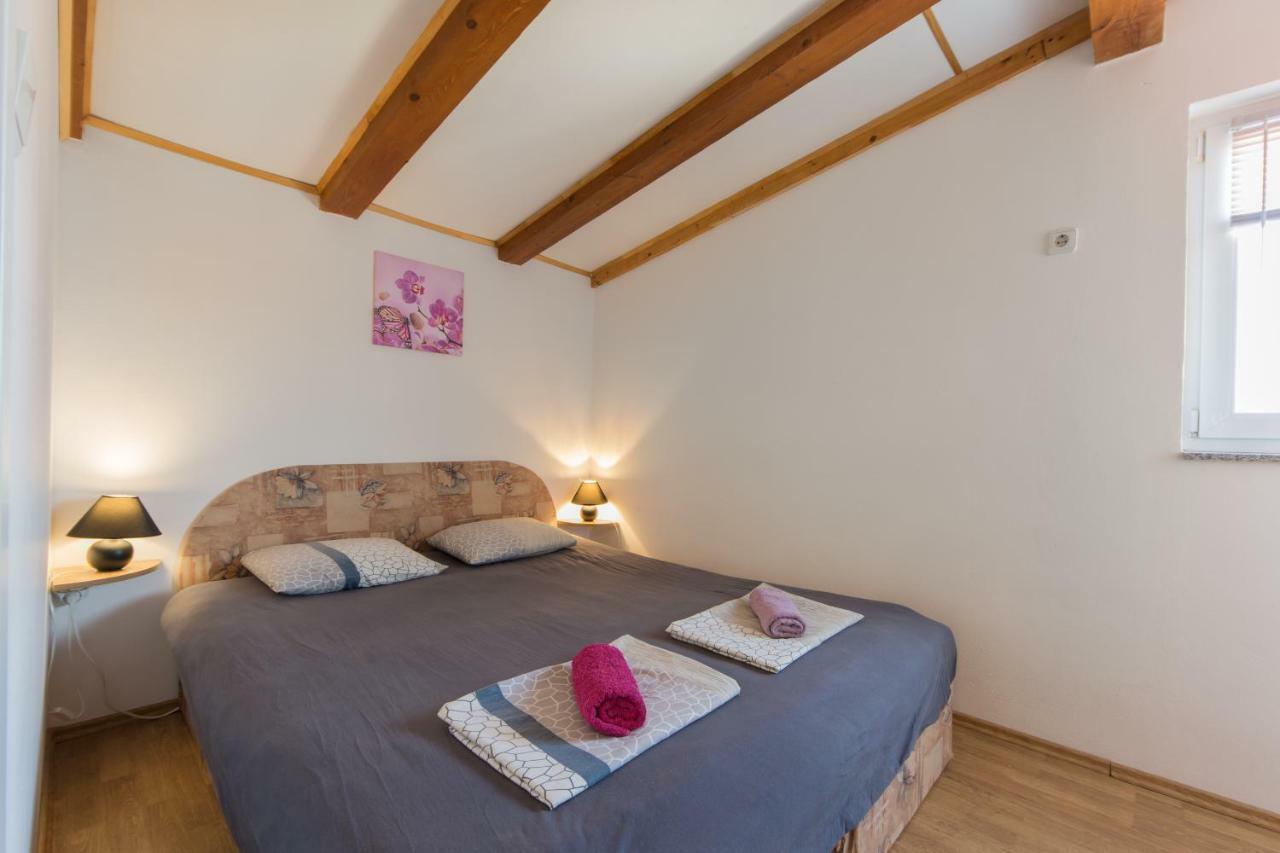 Apartmani Amans Pola Esterno foto
