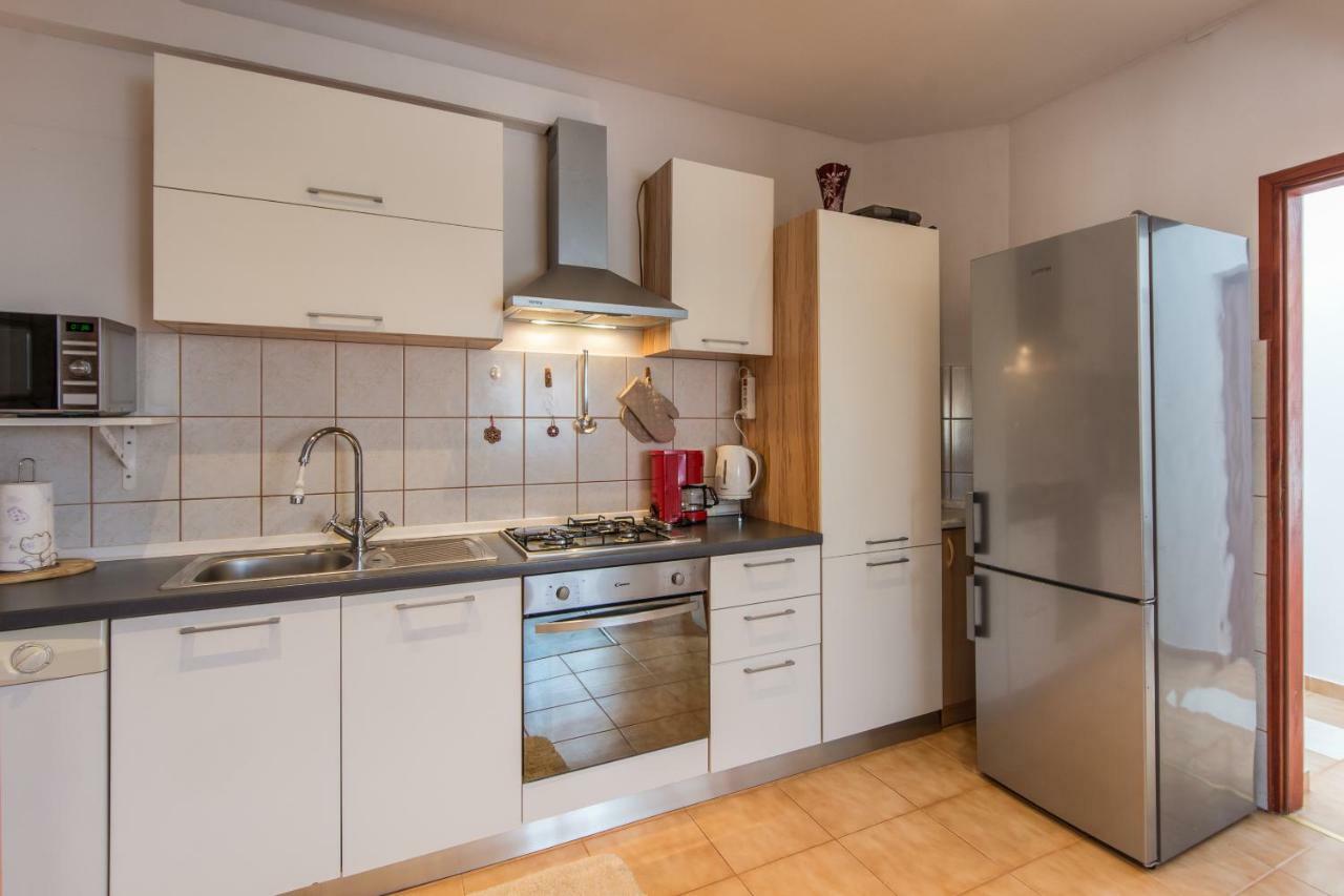 Apartmani Amans Pola Esterno foto