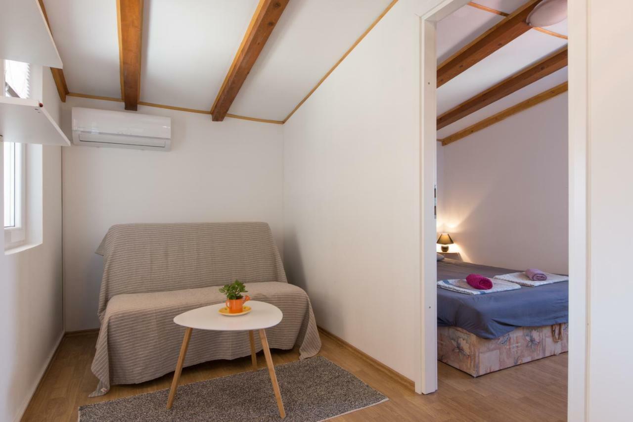 Apartmani Amans Pola Esterno foto